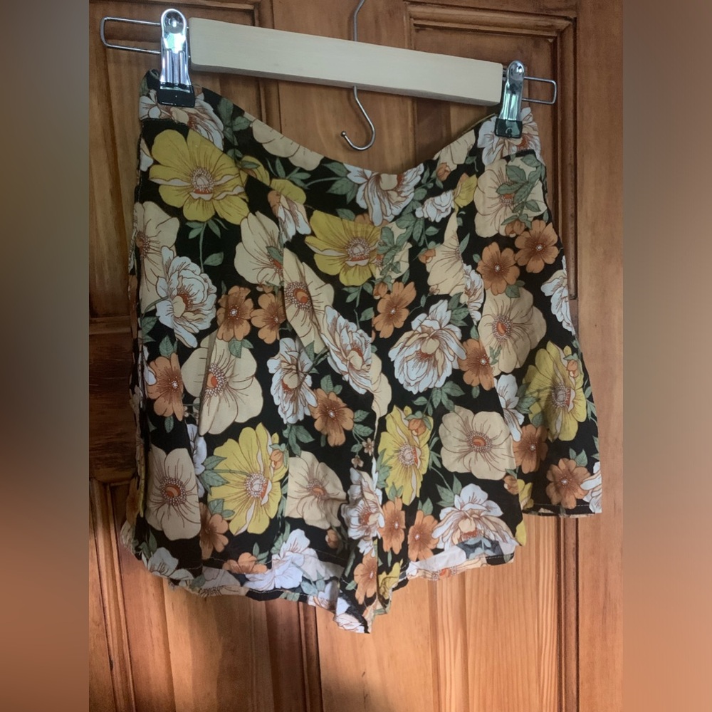 Forever 21 Highwaist flutter shorts
